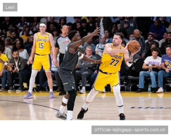 NBA湖人连续挡拆打开线路,进攻选择变得更自由